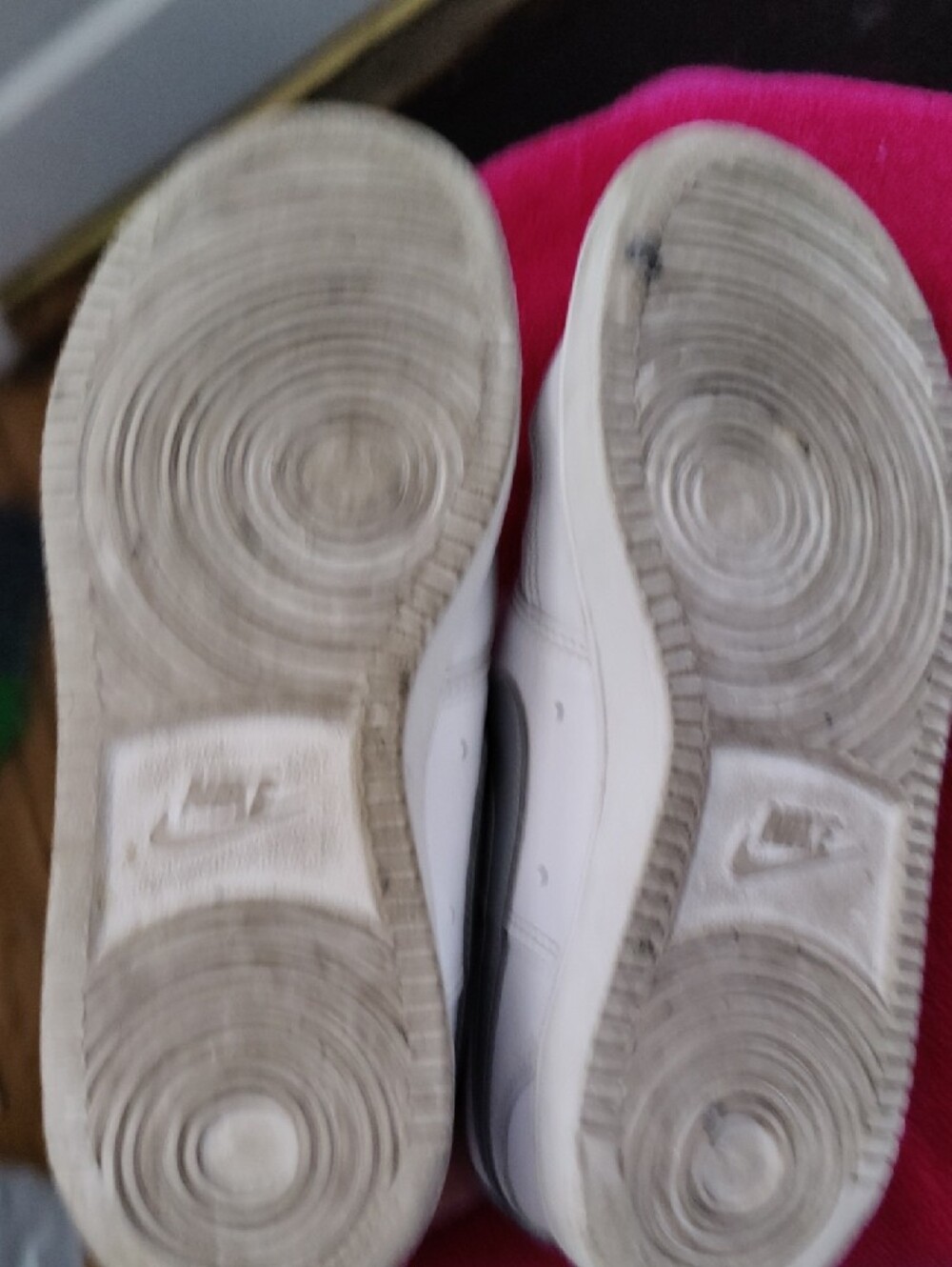 Nike White Low-Top Kids Sneakers - Picture 8 of 9